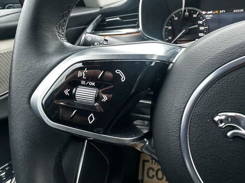 Used 2023 Jaguar F-PACE image 31