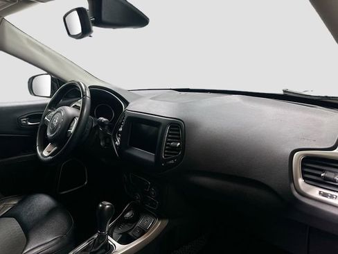 Used 2019 Jeep Compass Latitude image 29