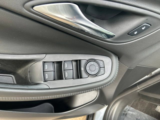Used 2023 Buick Encore GX Preferred w/ Cold Weather Comfort Package AWD/4WD image 29