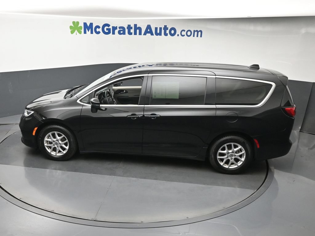 Used 2024 Chrysler Pacifica Touring-L FWD image 27
