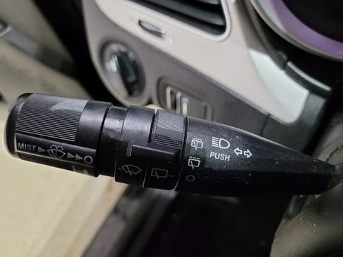 Used 2018 Dodge Journey SE image 35