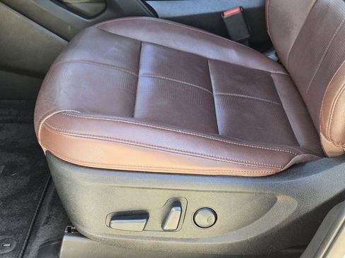 Used 2023 Kia Telluride EX w/ EX Captain's Chair Package AWD/4WD image 26