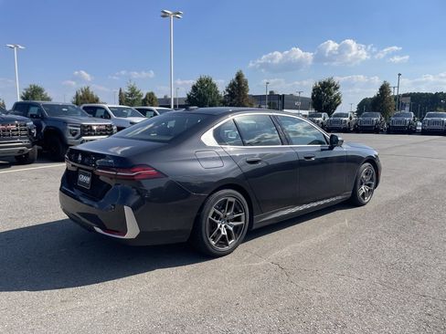 Used 2024 BMW i5 eDrive40i image 7