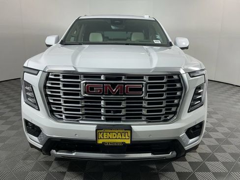 Used 2026 GMC Yukon Denali w/ Denali Reserve Package AWD/4WD image 2
