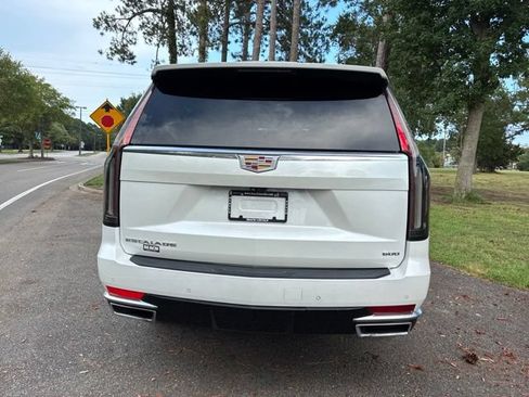 Used 2022 Cadillac Escalade ESV Premium Luxury AWD/4WD image 4