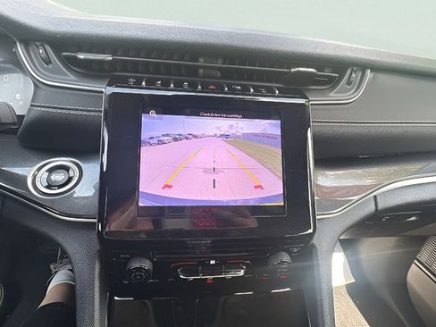 Used 2023 Jeep Grand Cherokee Laredo image 15