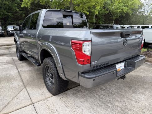 Used 2019 Nissan Titan SV w/ SV Convenience Package AWD/4WD image 5