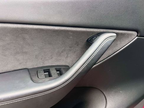 Used 2021 Tesla Model Y Long Range AWD/4WD image 18