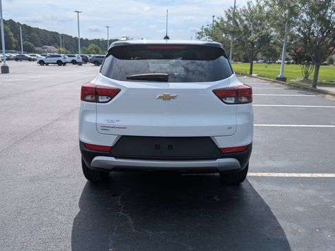 Used 2025 Chevrolet TrailBlazer LT AWD/4WD image 4