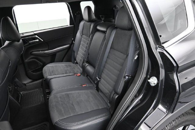 Used 2024 Mitsubishi Outlander SE AWD/4WD image 30