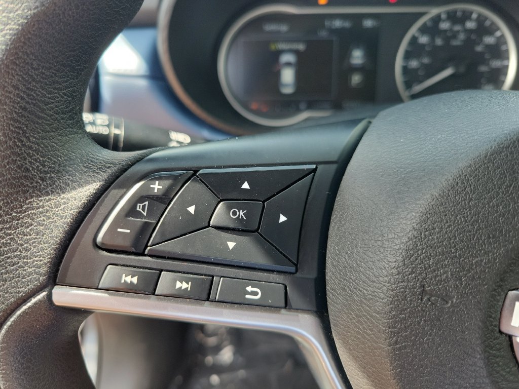 Used 2025 Nissan Versa SV FWD image 18