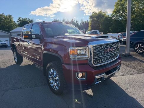 Used 2019 GMC Sierra 2500 Denali w/ Duramax Plus Package AWD/4WD image 7