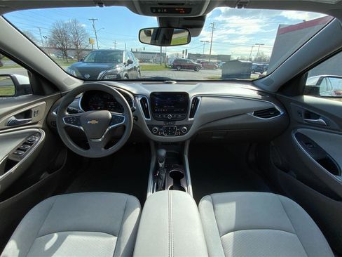 Used 2021 Chevrolet Malibu LT image 32