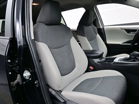Used 2020 Toyota RAV4 XLE w/ XLE Grade Weather Package AWD/4WD image 14