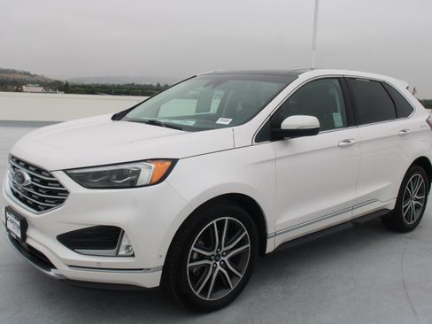 Used 2019 Ford Edge Titanium w/ Equipment Group 301A AWD/4WD image 6