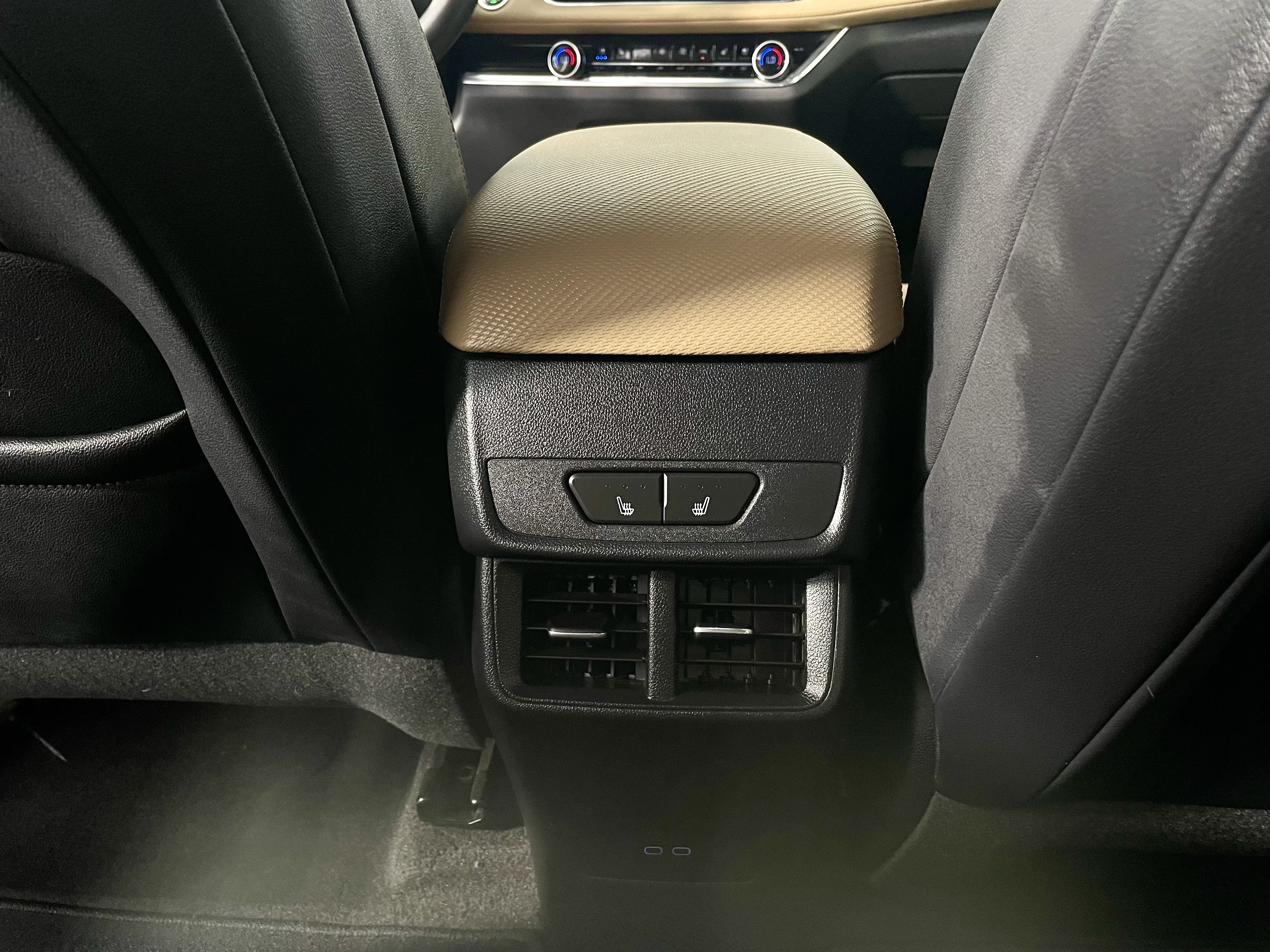 Used 2025 Chevrolet Equinox ACTIV w/ Safety and Technology Package FWD image 24