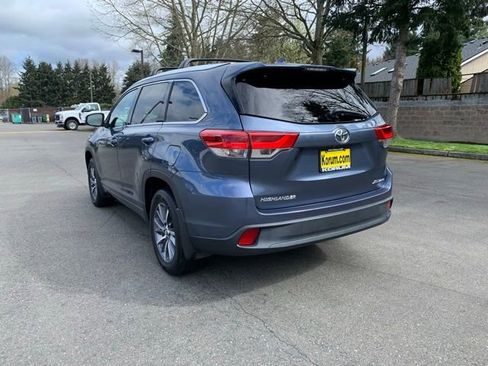 Used 2018 Toyota Highlander XLE image 3