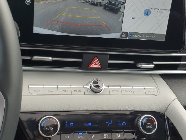 Certified 2025 Hyundai Elantra Limited FWD image 28