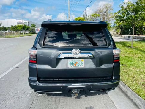 Used 2011 Toyota 4Runner SR5 w/ Convenience Pkg RWD image 4