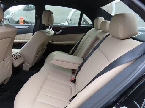 Used 2011 Mercedes-Benz E 550 Sedan image 11