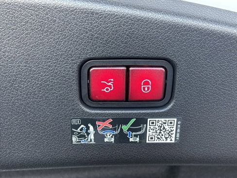 Certified 2024 Mercedes-Benz CLE 300 4MATIC Coupe image 38