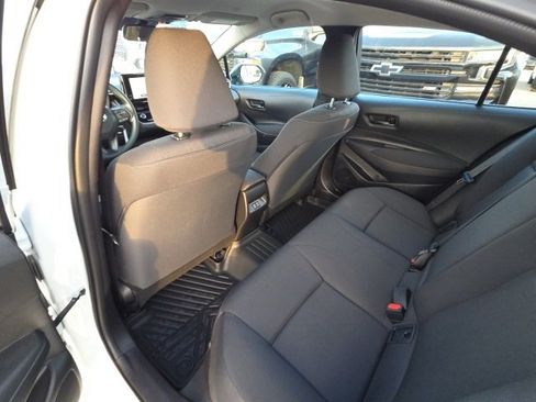Used 2025 Toyota Corolla LE image 32