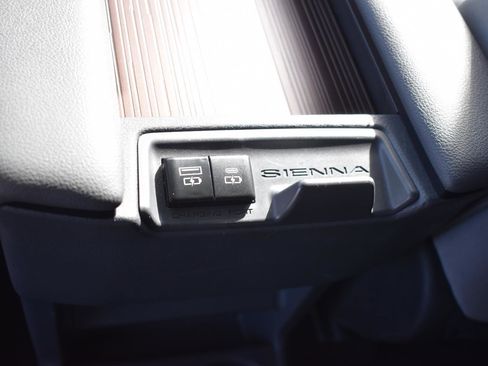 Used 2024 Toyota Sienna LE image 17