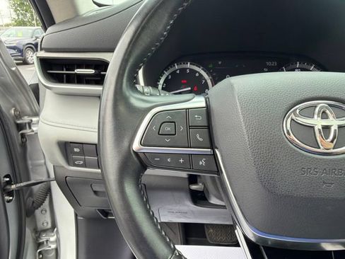 Used 2021 Toyota Highlander XLE AWD/4WD image 22