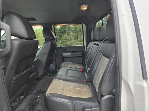 Used 2011 Ford F250 Lariat w/ Chrome Pkg image 9