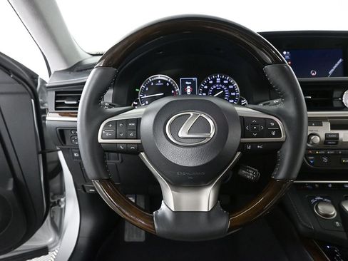 Used 2017 Lexus ES 350 image 2