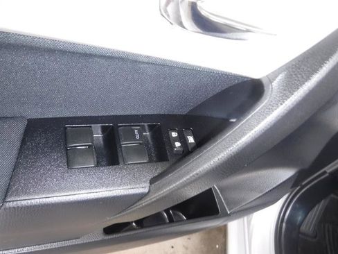 Used 2014 Toyota Corolla LE image 39