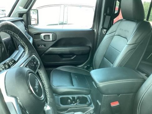 Used 2022 Jeep Wrangler Unlimited Sahara w/ Cold Weather Group AWD/4WD image 17