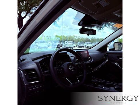 Used 2024 Nissan Rogue SV AWD/4WD image 21