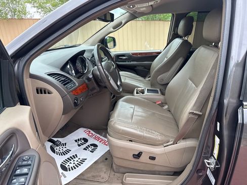 Used 2015 Chrysler Town & Country Touring-L w/ Driver Convenience Group FWD image 10