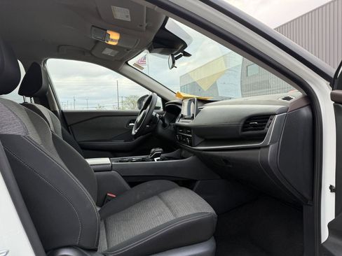 Used 2023 Nissan Rogue SV image 12