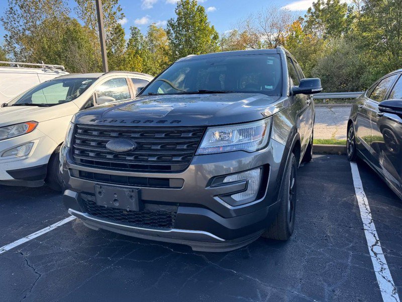 Used 2017 Ford Explorer XLT AWD/4WD image 2