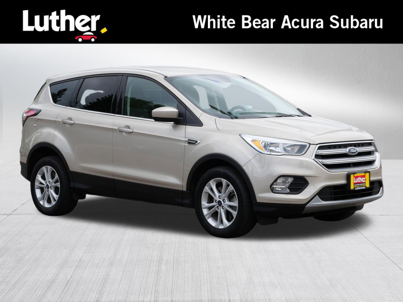 Used 2017 Ford Escape SE w/ SE Cold Weather Package AWD/4WD image 1