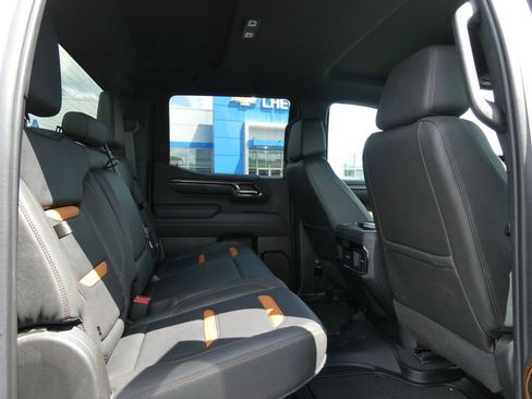 Certified 2022 GMC Sierra 1500 AT4 w/ Technology Package AWD/4WD image 16