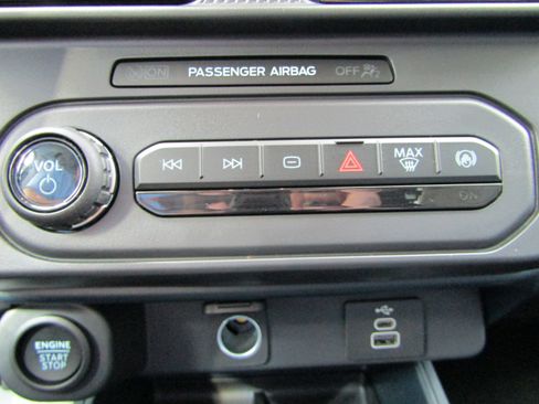 New 2025 Ford Maverick Lobo image 31