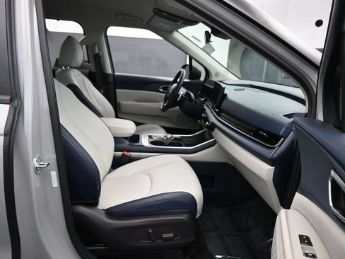 Used 2026 Kia Carnival EX FWD image 45
