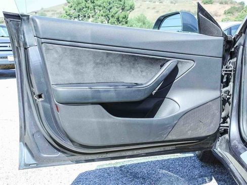 Used 2018 Tesla Model 3 Mid Range image 21