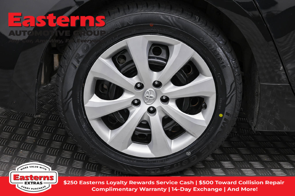 Used 2021 Toyota Corolla LE w/ Carpet Mat Package (TMS) FWD image 32