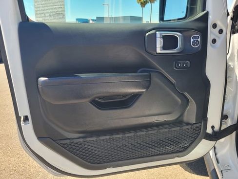 Used 2024 Jeep Wrangler Unlimited Rubicon AWD/4WD image 18