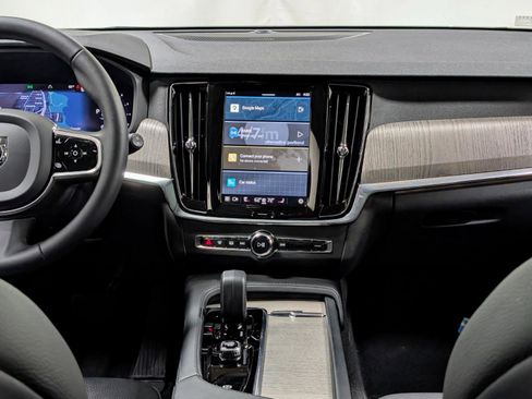 Used 2024 Volvo V90 B6 Cross Country Plus w/ Climate Package image 27