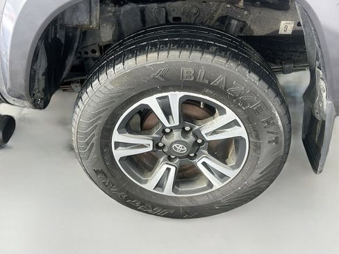 Used 2019 Toyota Tacoma TRD Sport AWD/4WD image 25