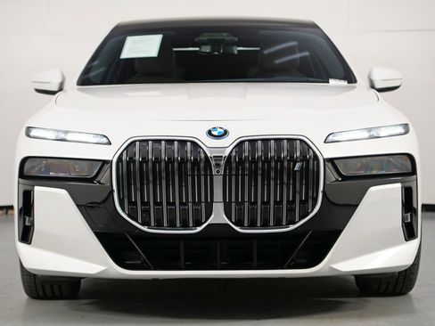 Used 2023 BMW i7 xDrive60 w/ Executive Package 2 image 7