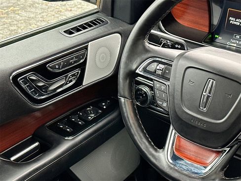 Used 2021 Lincoln Navigator Reserve image 28