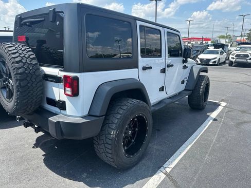 Used 2018 Jeep Wrangler Unlimited Sport S AWD/4WD image 3