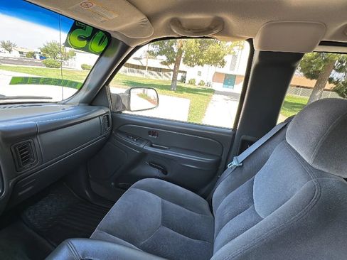 Used 2005 GMC Sierra 2500 SLE w/ Heavy-Duty Power Package AWD/4WD image 15
