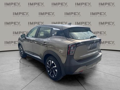 Used 2025 Nissan Kicks SV AWD/4WD image 2